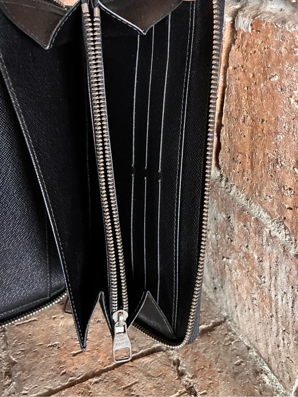 🏴‍☠️ Louis Vuitton Graphite Zippy Large Wallet Organizer or Clutch  EUC